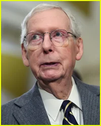 Mitch McConnell hospitalizado após apresentar ‘sintomas semelhantes aos da gripe’