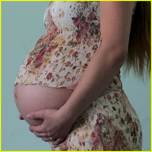 Mulher disse que 'traiu' a irmã depois de saber que ela estava grávida e jurou segredo, mas a situação era mais complexa