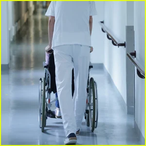 Mulher que lida com 'enxaqueca crônica' recebe diagnóstico mais sério e compartilha conselhos para outras pessoas em sua posição