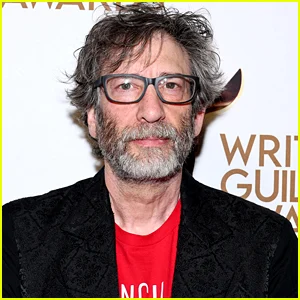 Neil Gaiman retorna às redes sociais para negar alegações de má conduta sexual: ‘Completa e simplesmente falso’