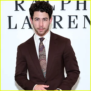 Nick Jonas oferece alguns conselhos sobre casamento não solicitados relacionados ao banheiro