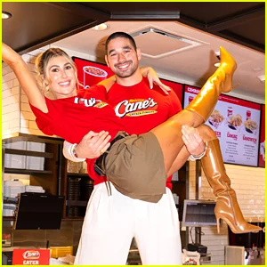 O casal da vida real de 'DWTS' Alan Bersten e Emma Slater comemoram o dia dos namorados mais cedo durante uma pausa na turnê