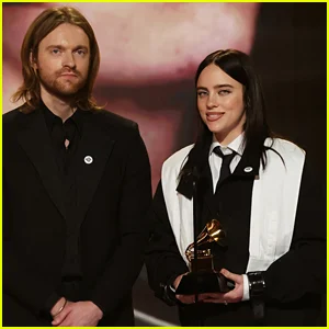 O que Billie Eilish disse no Grammy 2026? Vencedor é silenciado durante discurso para Canção do Ano