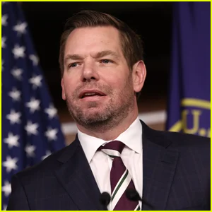 O representante do congressista Eric Swalwell responde ao poema erótico que ele supostamente escreveu na faculdade – leia aqui