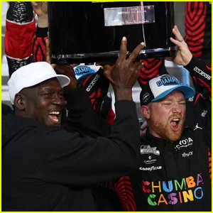 O vídeo de Michael Jordan se torna viral durante a celebração do Daytona 500