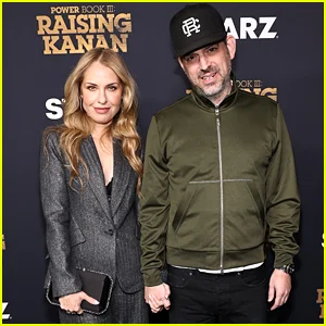 Por dentro do casamento de Leslie Grossman e Sascha Penn: um jantar íntimo planejado por Ryan Murphy