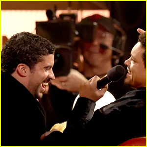 Por que Bad Bunny supostamente não foi autorizado a se apresentar no Grammy 2026 e como ele foi enganado para cantar