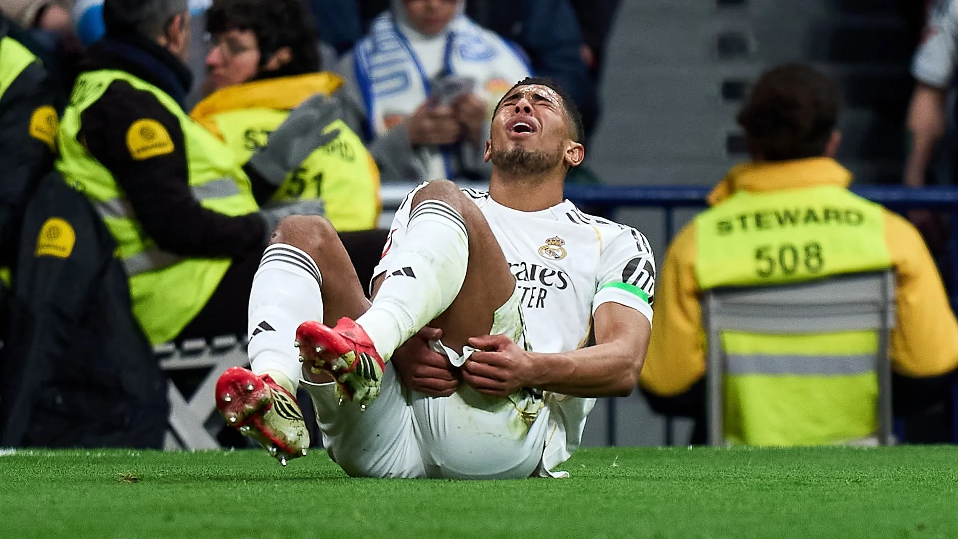 Jude Bellingham, do Real Madrid, lesiona-se frente ao Rayo Vallecano.