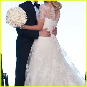 Recém-casado se vinga de um amigo que fantasiou depois de ser pago para fotografar seu casamento com o último 'Power Move'