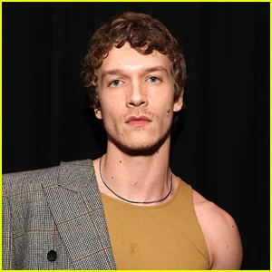 Revelado o primeiro projeto pós-‘Heated Rivalry’ de Connor Storrie, em negociações para estrelar a comédia A24 ‘Peaked’