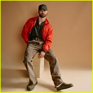 Robbie GK, do Heated Rivalry, diz que está 'vivendo com esses' tamancos UGG - compre-os agora!