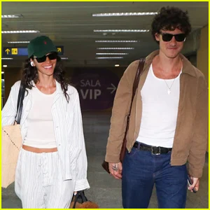 Shawn Mendes e namorada Bruna Marquezine saem do Rio juntos