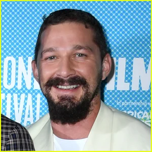 Shia LaBeouf beija mulher misteriosa, dias após a prisão e notícias da separação de Mia Goth