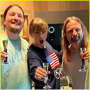 Taylor Swift comemora seu 14º single # 1, observa como é um momento que está sendo feito há 12 anos