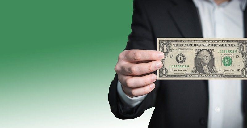 Dólar cai para o menor valor em 21 meses, e bolsa bate recorde