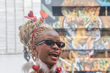 São Paulo (SP), 15/02/2026 - Luma Gregório  conversa com Agência Brasil, durante apresentação do Bloco Afro na Rua, na Avenida São Luiz.
Foto: Paulo Pinto/Agência Brasil