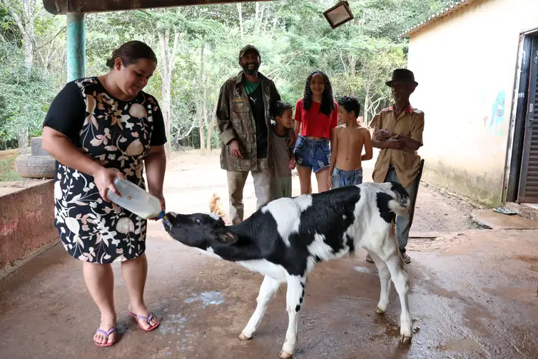 Valter Campanato/Agência Brasil Brasília (DF), 26/03/2026 - Mayara Soares e seus familiares, moradores do Quilombola Antinha de Baixo no Santo Antônio do Descoberto. Foto: Valter Campanato/Agência Brasil