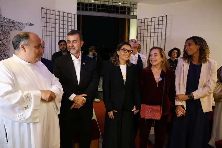 Rio de Janeiro (RJ), 04/03/2026 - O presidente da Agência Brasileira de Promoção Internacional do Turismo - Embratur, Marcelo Freixo, a primeira-dama Rosângela Lula da Silva, a Janja, e a ministra da Igualdade Racial, Anielle Franco, participam do lançamento da campanho Feminicídio Nunca Mais, organizada pela NO MORE Foundation, Embratur e Empresa Brasil de Comunicação - EBC, no monumento do Cristo Redentor.  Foto: Rovena Rosa/Agência Brasil