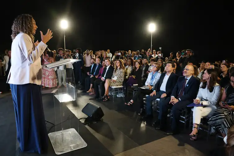 Rio de Janeiro (RJ), 04/03/2026 - A ministra da Igualdade Racial, Anielle Franco, fala durante lançamento da campanho Feminicídio Nunca Mais, organizada pela NO MORE Foundation, Agência Brasileira de Promoção Internacional do Turismo - Embratur e Empresa Brasil de Comunicação - EBC, no monumento do Cristo Redentor.  Foto: Rovena Rosa/Agência Brasil