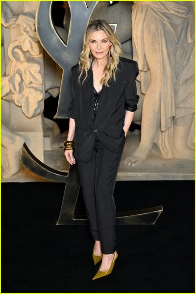 celebridades no desfile de moda de Saint Laurent