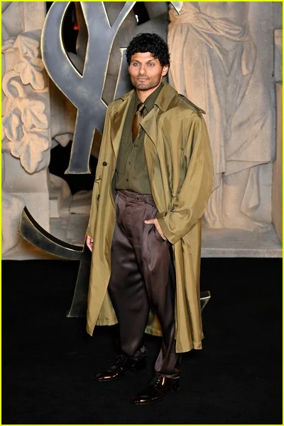 celebridades no desfile de moda de Saint Laurent