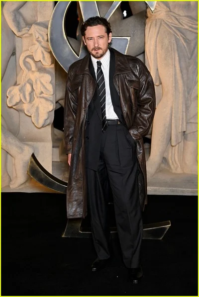 celebridades no desfile de moda de Saint Laurent