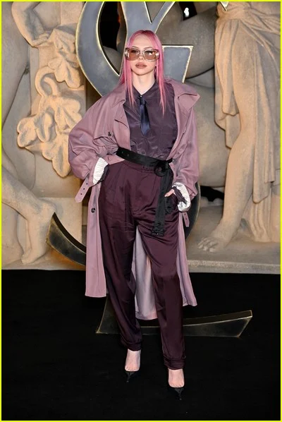 celebridades no desfile de moda de Saint Laurent