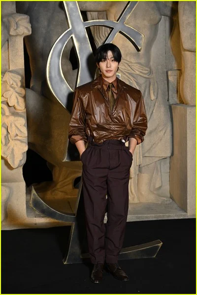 celebridades no desfile de moda de Saint Laurent