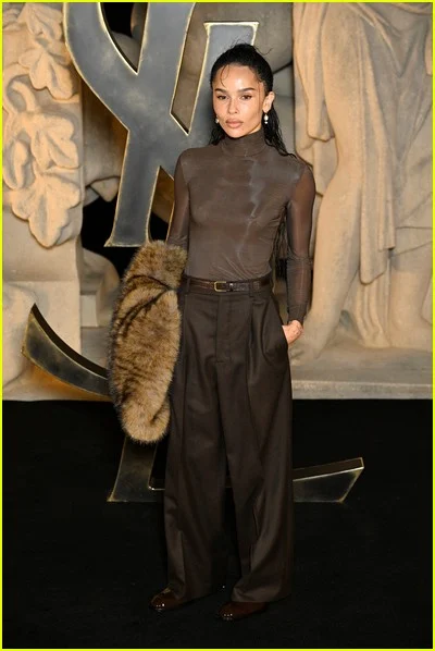 celebridades no desfile de moda de Saint Laurent