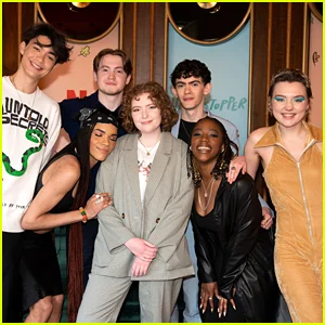 A criadora e escritora de 'Heartstopper' Alice Oseman dá atualizações sobre a data de lançamento de 'Heartstopper Forever'