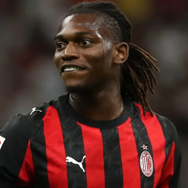 A lenda do AC Milan, Andriy Shevchenko, defende Rafael Leão em meio a críticas: ‘Ele não está jogando em sua posição natural’