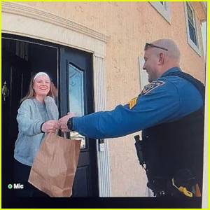 A polícia espera que ‘o almoço ainda estivesse quente’ depois de fazer a entrega do DoorDash para o motorista preso: ‘O trabalho em equipe faz o trabalho dos sonhos’