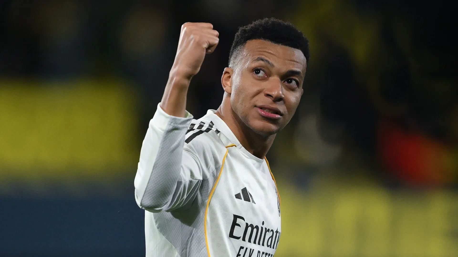 Kylian Mbappe do Real Madrid comemorando.