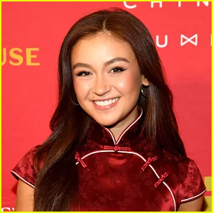 Anna Cathcart provoca terceira temporada de ‘XO, Kitty’ e acha que os fãs ficarão ‘surpresos’ e ‘felizes’