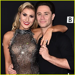 As ex-namoradas Emma Slater e Sasha Farber se provocam em um vídeo divertido do TikTok