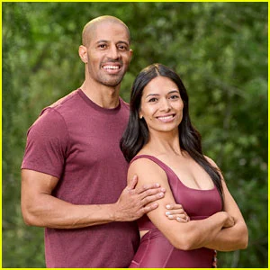 Concorrentes de 'Amazing Race' Jonathan e Ana Towns processam CBS e produtores por US $ 8 milhões, alegando difamação