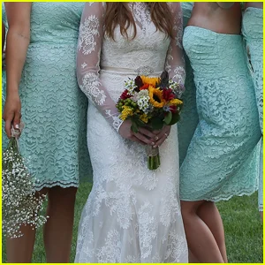 Dama de honra quer sair do casamento desastroso de sua amiga e diz que está com uma “hemorragia de dinheiro” após três grandes pedidos de última hora