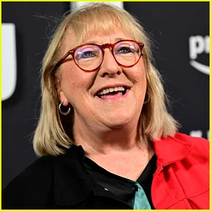 Donna Kelce se recusa a fornecer detalhes sobre o casamento de Travis Kelce e Taylor Swift