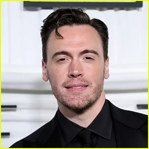 Erich Bergen, de Love Story, revela que lutou contra o mesmo câncer que tirou a vida de Anthony Radziwill