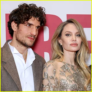 Fonte de Angelina Jolie encerra rumores de que ela está namorando Louis Garrel