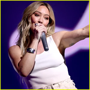 Hilary Duff defende a mãe e o ex-gerente, diz que foi 'legal' tê-la no trabalho 'para melhor ou para pior'