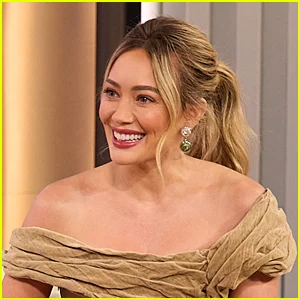 Hilary Duff fala sobre ‘Lizzie McGuire’, inspirando-a a se tornar uma estrela pop, trabalhando em um novo álbum com o marido Matthew Koma