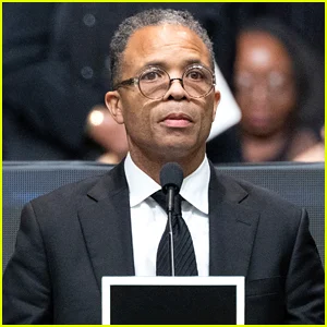 Jesse Jackson Jr. critica Barak Obama, Joe Biden e Bill Clinton pelos comentários feitos durante os discursos fúnebres de seu pai