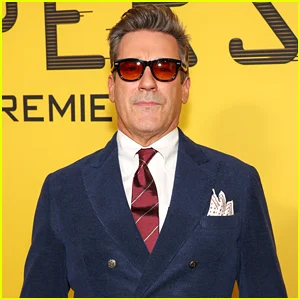 Jon Hamm compartilha suas idéias sobre como se tornar um meme viral: 'A Little Joy Goes a Long Way'