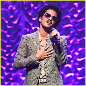 Letra de 'Cha Cha Cha': Bruno Mars interpola hit juvenil para canção de amor 'The Romantic'