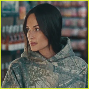 Letra de 'Dry Spell': Kacey Musgraves aborda a vida sexual em nova música, anuncia 6º álbum 'Middle of Nowhere' e lista de faixas!