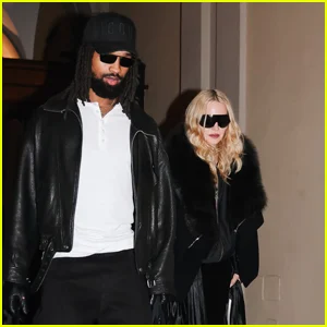 Madonna e seu namorado Akeem Morris chegam à boutique Ann Demeulemeester durante a Semana da Moda de Milão