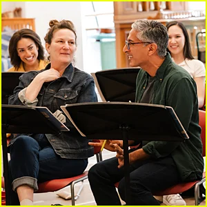 Maulik Pancholy, do 30 Rock, junta-se ao elenco do musical 'Schmigadoon' da Broadway; Fotos do ensaio reveladas!