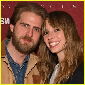 Maya Hawke fala sobre a vida de casada com o marido Christian Lee Hutson e diz que é ‘muito, muito sortuda’