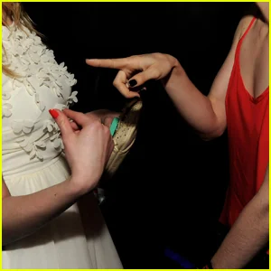 Mulher que pensa que deu um conselho a um amigo é chamada de 'amarga' e 'ciumenta'. Suas palavras fazem as pessoas fazerem uma pergunta